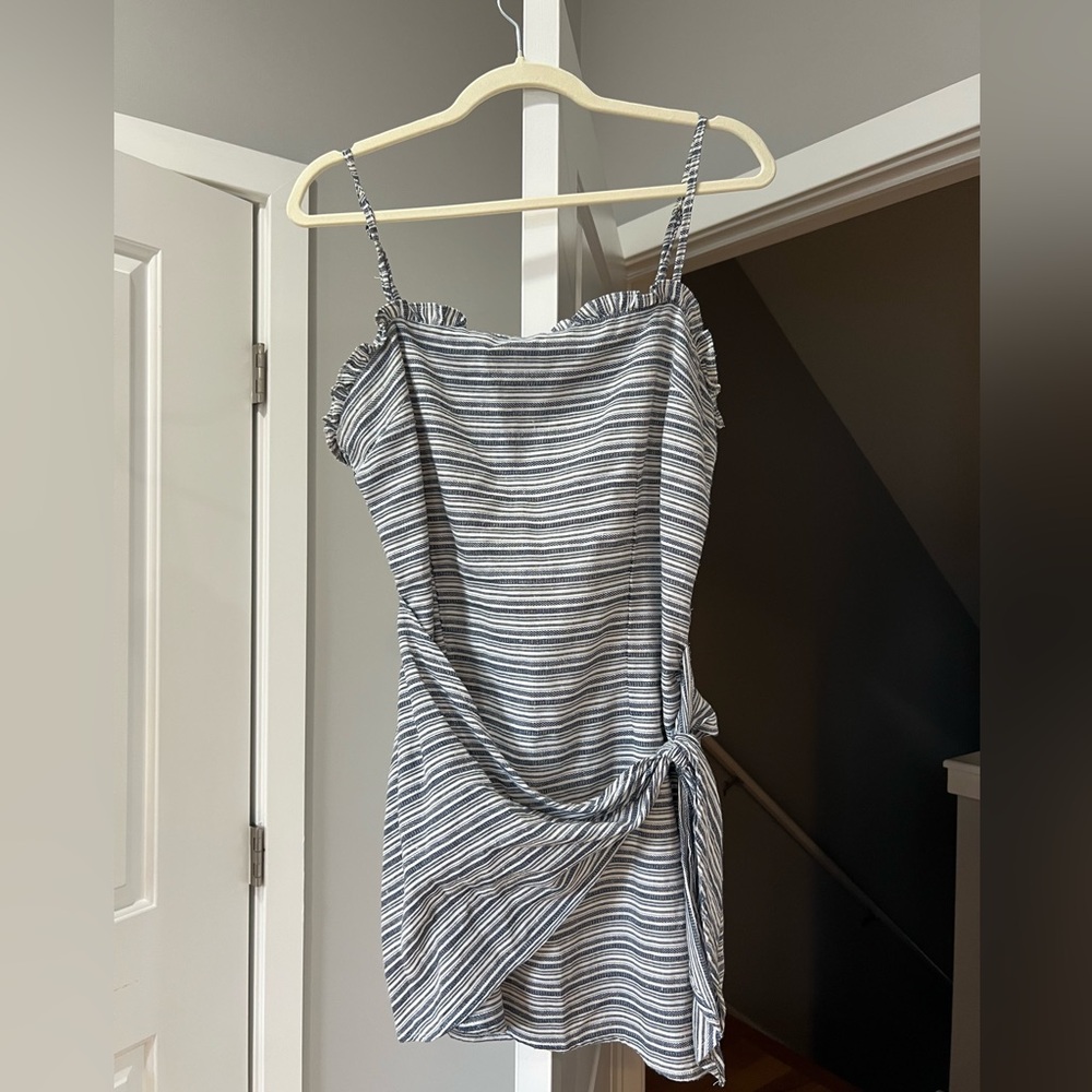 Abbelíne Striped Tie-Waist Spaghetti Strap Midi Dress - Gray/White
